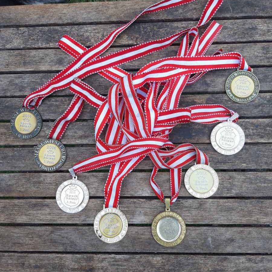 Auszeichnungen Am Arkadenhof - Familie Bayer Auszeichnungen Medaille Am Arkadenhof